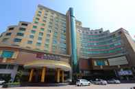 Bên ngoài Royal Crown Hotel