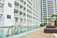 Kolam Renang Breeze Residences Condo