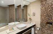 In-room Bathroom 4 Ramada by Wyndham Al Khobar King Abdullah Street