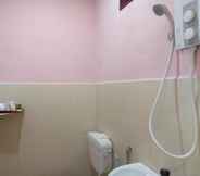 In-room Bathroom 4 Sri Melor Inn