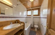 In-room Bathroom 6 Chalet Bluebell