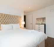 Bedroom 4 Austin David Trendy Apartment near ExCeL