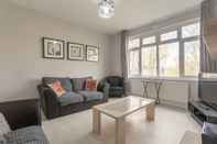 Common Space Modern 2 Bedroom Apartment in Morden