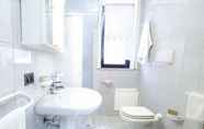 Toilet Kamar 2 Residence Gallipoli with Pool