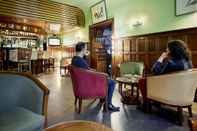 บาร์ คาเฟ่ และเลานจ์ Logis Hôtel la Commanderie de Champarey