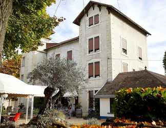 Exterior 2 Logis Hôtel la Commanderie de Champarey