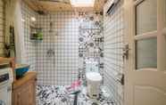 Toilet Kamar 6 Cozy Apartment Best Location 1262