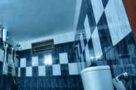 In-room Bathroom Lavenro Villa