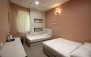 Kamar Tidur 2 Shamrock Guest House II