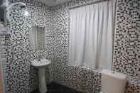 Toilet Kamar Shamrock Guest House II