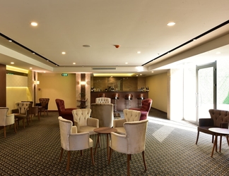 Lobby 2 Vespia Hotel