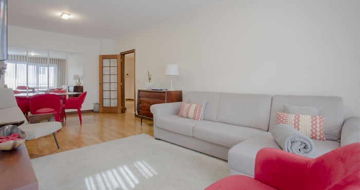 Common Space Liiiving in Matosinhos- Seaside Delight Apartment