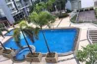 Kolam Renang One Palm Tree Apartments