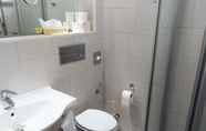 Toilet Kamar 6 Land Gut Hotel Zum Alten Forsthaus