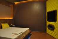 Kamar Tidur In and Out Hotel