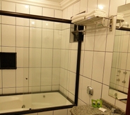 In-room Bathroom 5 Hotel das Américas