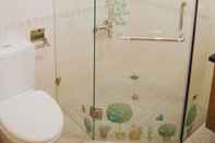 Phòng tắm bên trong Bamboo House