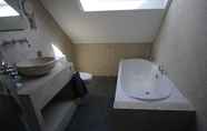 In-room Bathroom 2 Toadhall Rooms