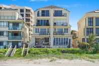 Exterior Beachfront Palm Beach Townhouse