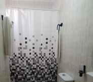In-room Bathroom 4 Hostal Miramar