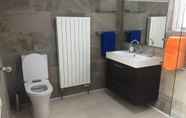 Toilet Kamar 3 Regency Guesthouse Manchester