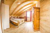 Bedroom Downtown Suite Alpi near Garmisch-Partenkirchen Ski Resort