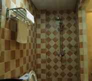 In-room Bathroom 7 Qing Man Inn