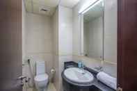 Toilet Kamar 58th Floor Apartment with Dream Sea View