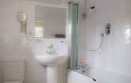 In-room Bathroom 6 Millies Hayfield