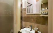 In-room Bathroom 5 B&B Donnantonietta Nobile Dimora