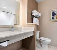 In-room Bathroom 4 Fairfield Inn & Suites by Marriott Charlottesville Downtown/University Area