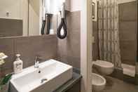 In-room Bathroom Camaella Luxury Studio