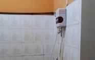 Toilet Kamar 6 Home Sweet Resort