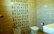 In-room Bathroom 4 Hotel Empire Gandhidham