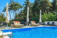 Swimming Pool Leandros Hotel