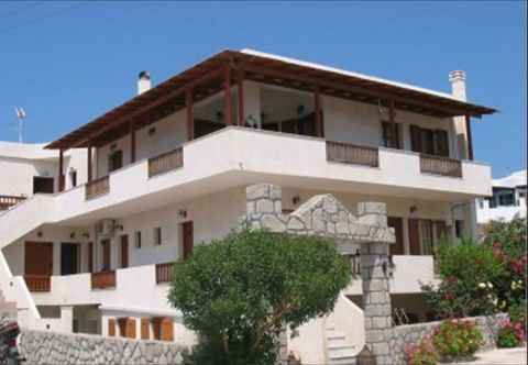 Exterior Christos Makrinos Rooms