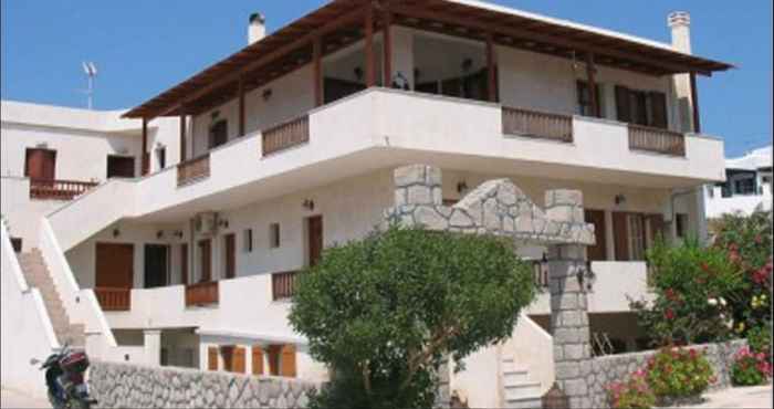 Exterior Christos Makrinos Rooms