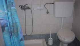 Toilet Kamar 5 Christos Makrinos Rooms