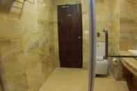 Phòng tắm bên trong Hotel Anurag