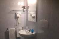 Toilet Kamar Mirage B&B