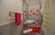 Toilet Kamar 5 Hotel Sabrina Rimini
