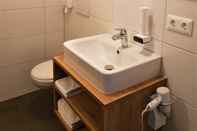 Toilet Kamar Easy Sleep Hotel