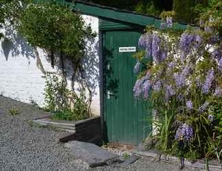 Exterior 2 Coed-Y-Fron Guest House