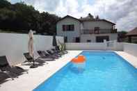 Swimming Pool Chambre d'hôtes Zubiata