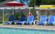 Swimming Pool 7 Wasaga Beach Inn And Cottages