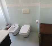 In-room Bathroom 4 C7 - 3 Bed Luxury Penthause by DreamAlgarve