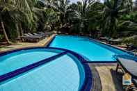 Swimming Pool Yoho Green Garden Cabanas