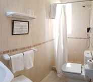 Toilet Kamar 5 Hostal Mary