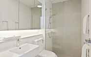 In-room Bathroom 5 Wyndel Pacific North Sydney