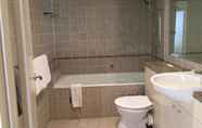 Toilet Kamar 6 Wyndel Apartments - Sergeants